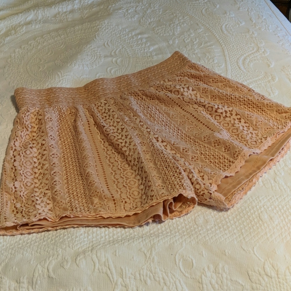 Ladies Riley and James lace shorts